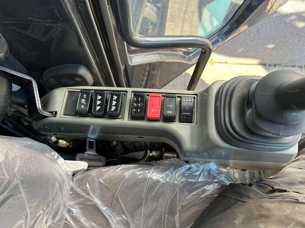 Escavadeira de rodas Hitachi ZX 140 W-5B: foto 11