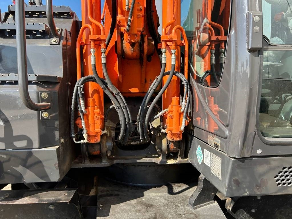 Escavadeira de rodas Hitachi ZX 140 W-5B: foto 25