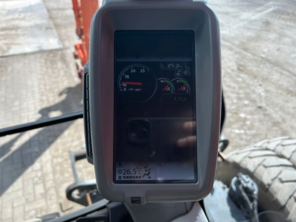Escavadeira de rodas Hitachi ZX 140 W-5B: foto 7