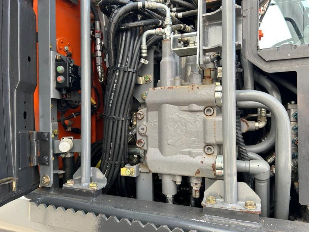 Escavadeira de rodas Hitachi ZX 140 W-5B: foto 18