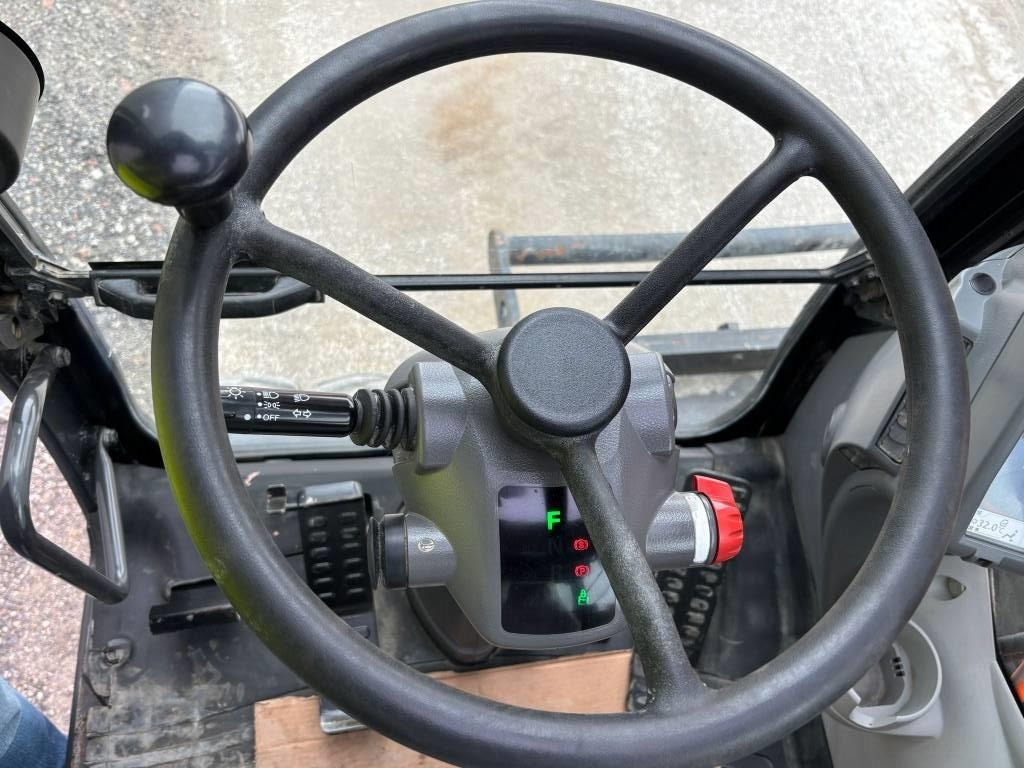 Escavadeira de rodas Hitachi ZX 140 W-5B: foto 11