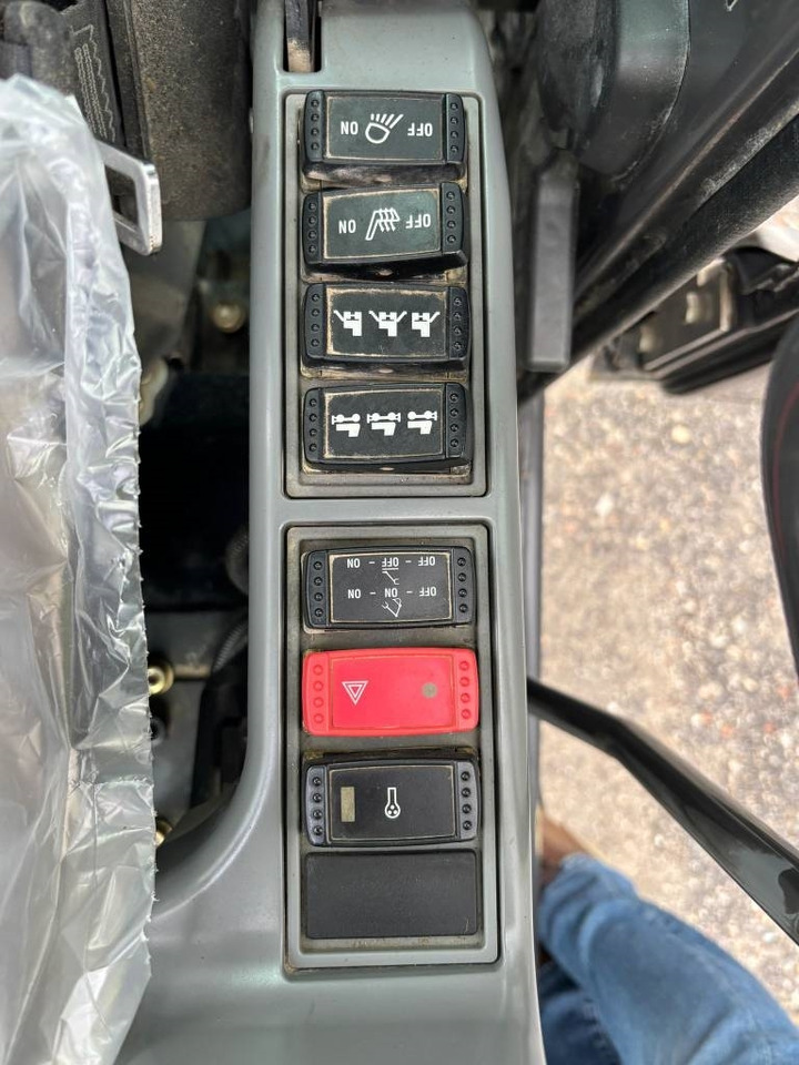 Escavadeira de rodas Hitachi ZX 140 W-5B: foto 13