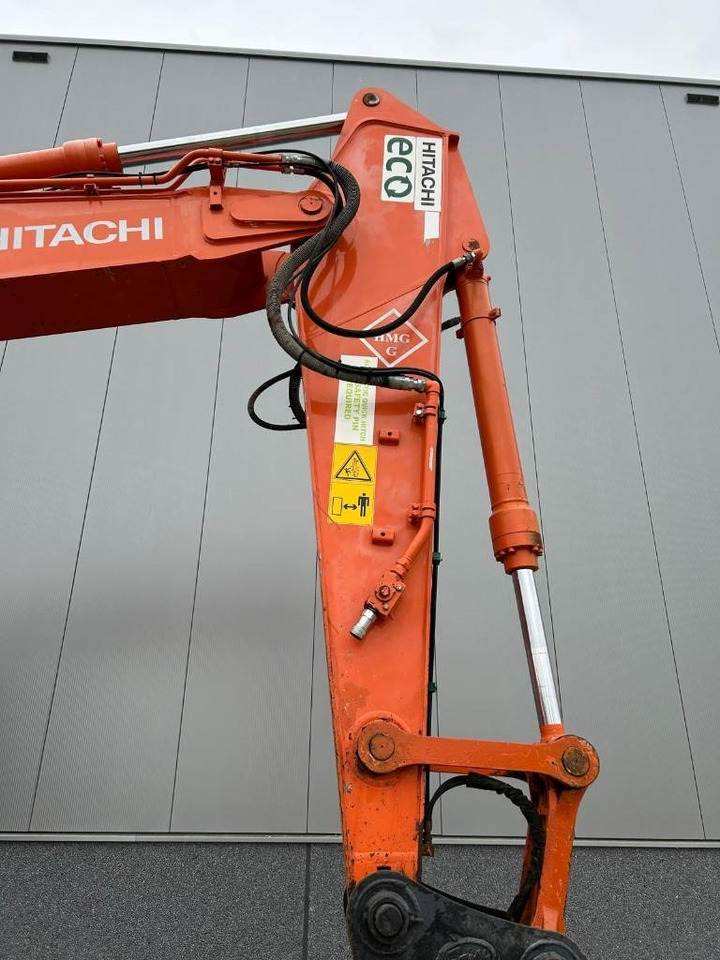 Escavadeira de rodas Hitachi ZX220W-5B: foto 27