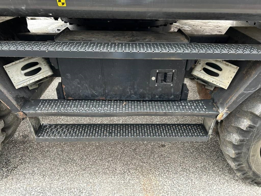 Escavadeira de rodas Hitachi ZX220W-5B: foto 28