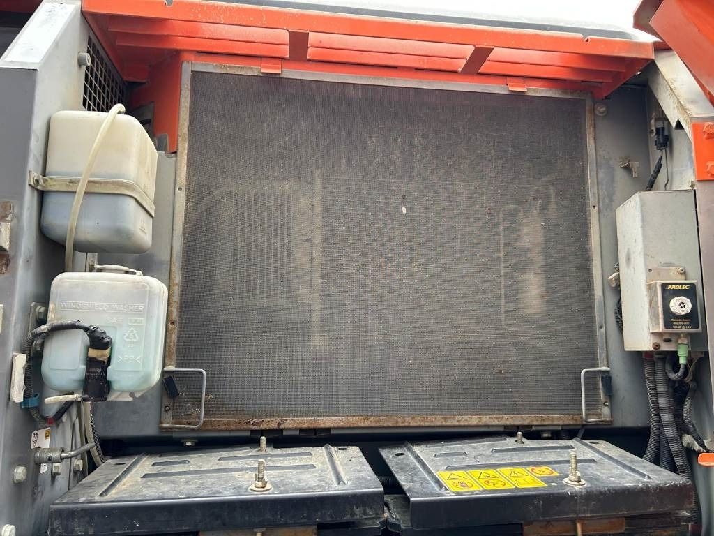 Escavadeira de rodas Hitachi ZX220W-5B: foto 20