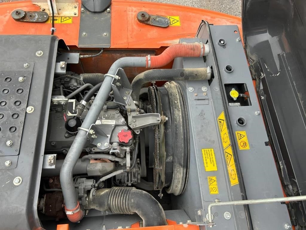 Escavadeira de rodas Hitachi ZX220W-5B: foto 18