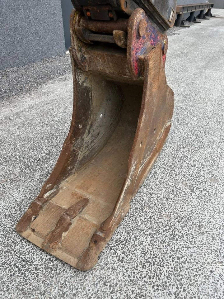 Escavadeira de rodas Hitachi ZX220W-5B: foto 14