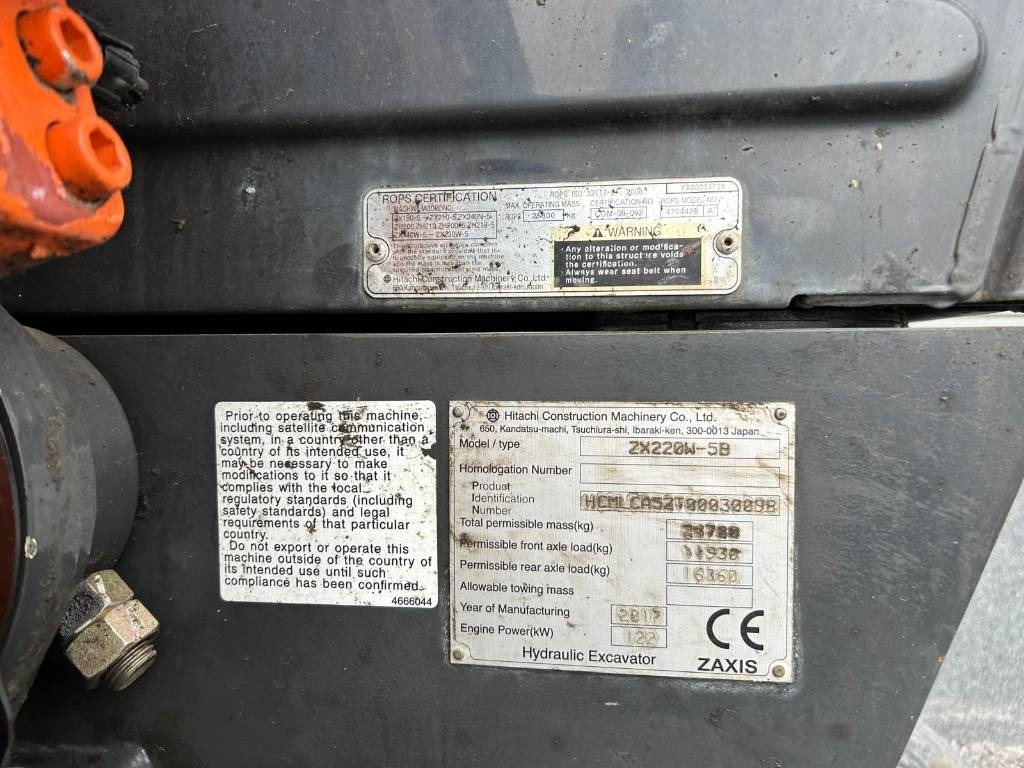 Escavadeira de rodas Hitachi ZX220W-5B: foto 8