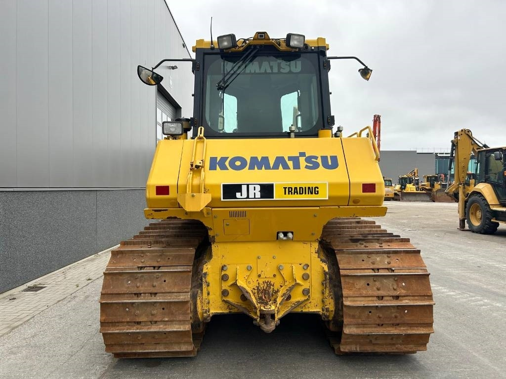 Komatsu D 65 WX-18 - Buldôzer: foto 4 Komatsu D 65 WX-18 - Buldôzer: foto 4