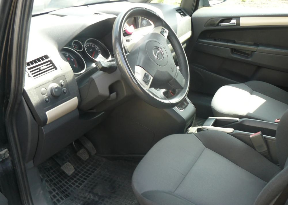 Opel Zafira 1.9 CDTI Cosmo - SUV: foto 5 Opel Zafira 1.9 CDTI Cosmo - SUV: foto 5