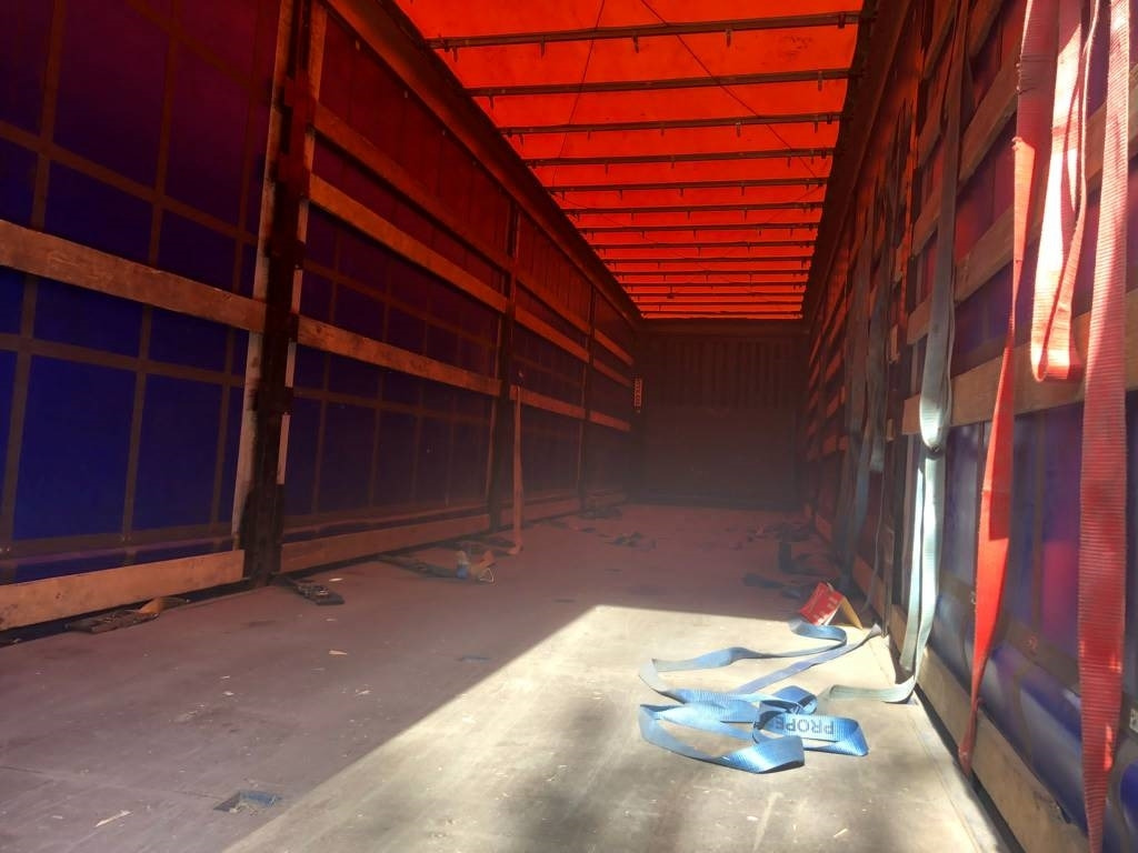 Krone vyökapellikärry - Semi-reboque de lona: foto 3 Krone vyökapellikärry - Semi-reboque de lona: foto 3