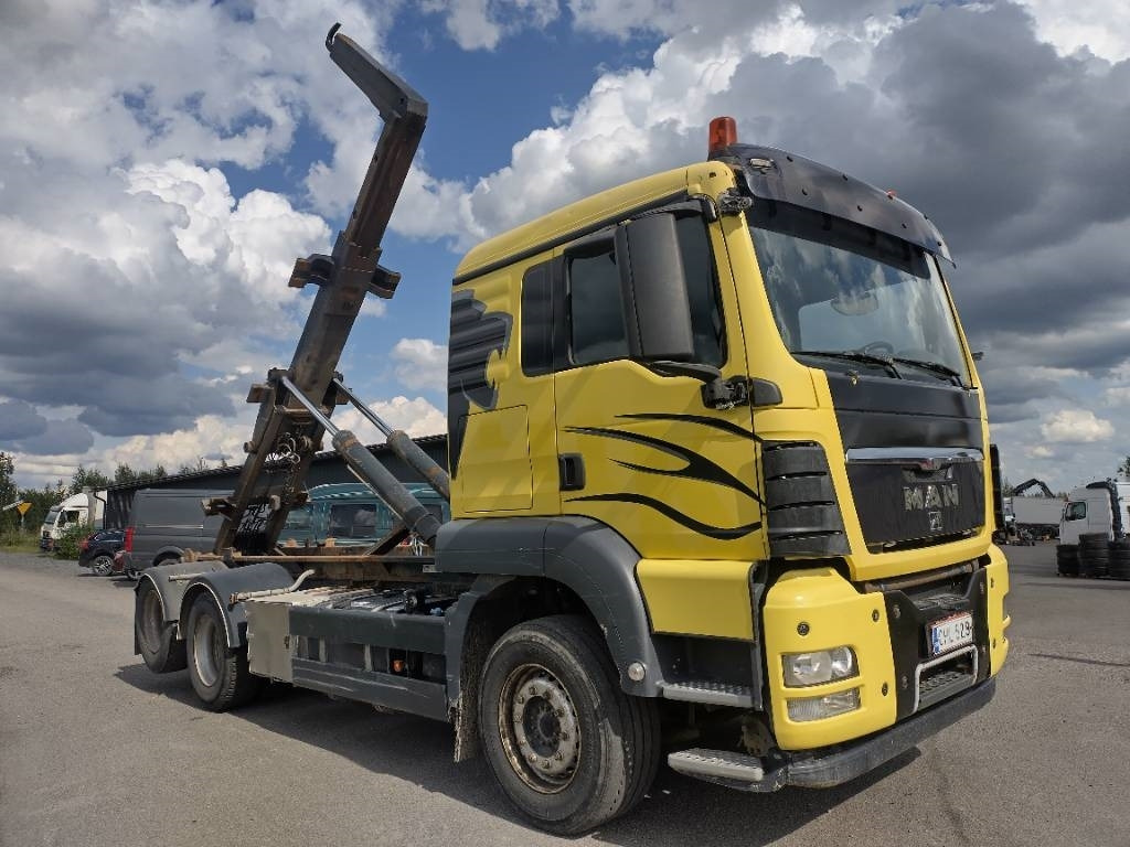 MAN TGX 26.480 6x2 Vak koukkulaite - Camião polibenne: foto 2 MAN TGX 26.480 6x2 Vak koukkulaite - Camião polibenne: foto 2
