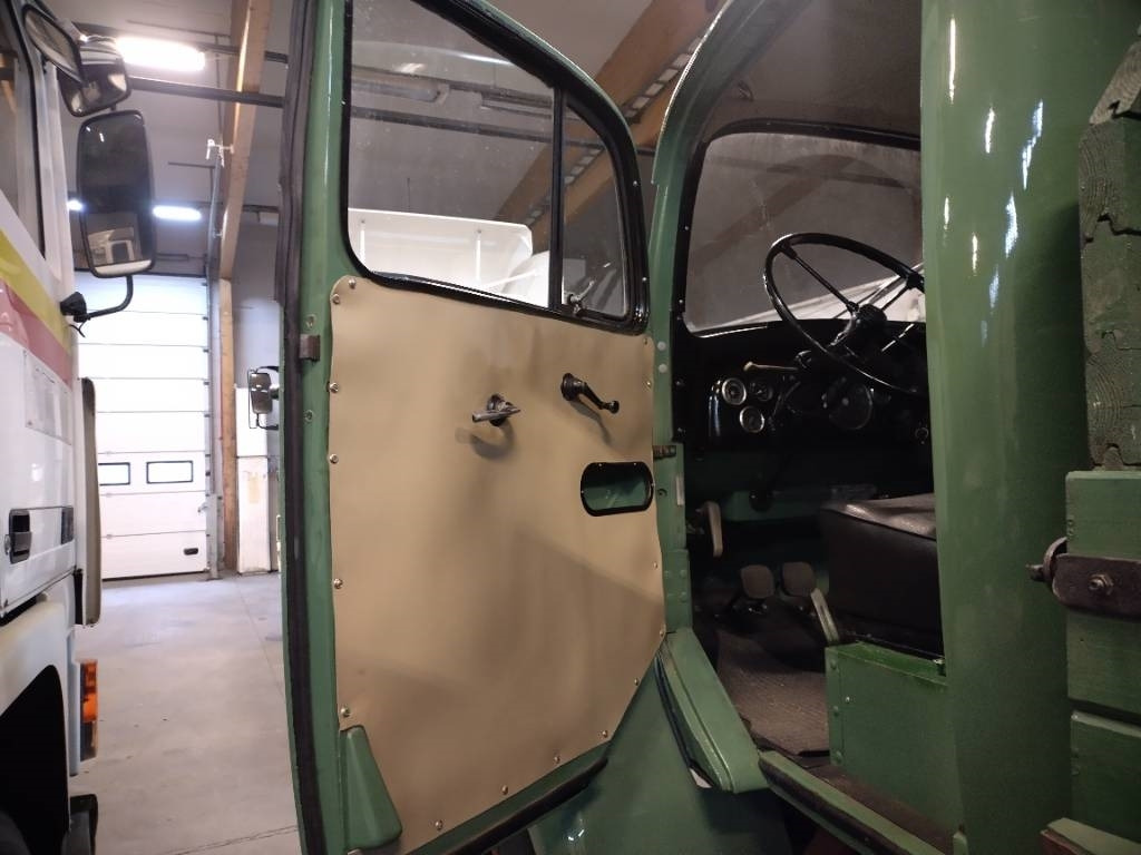 Mercedes-Benz 4x4 Kippilava,museo rekisterissä - Camião basculante: foto 5 Mercedes-Benz 4x4 Kippilava,museo rekisterissä - Camião basculante: foto 5