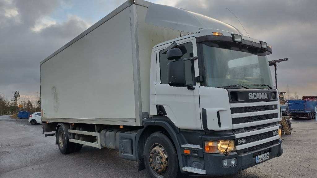 Scania P94 kokosivuaukeva kori+pl-nostin  - Camião furgão: foto 2 Scania P94 kokosivuaukeva kori+pl-nostin  - Camião furgão: foto 2