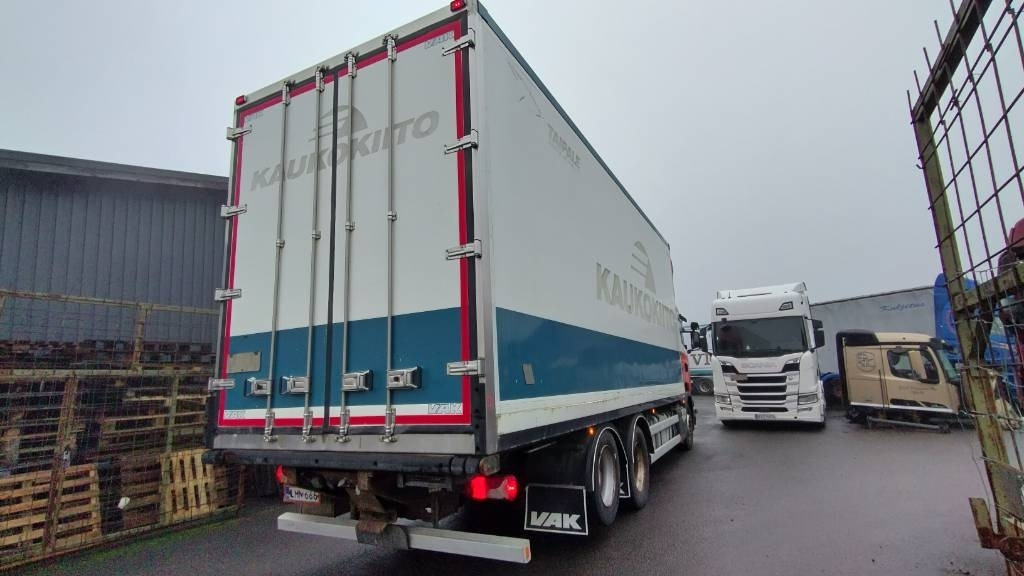 Scania R520 6x2 kokosivuauk kori, thermoking kone - Camião frigorífico: foto 3 Scania R520 6x2 kokosivuauk kori, thermoking kone - Camião frigorífico: foto 3