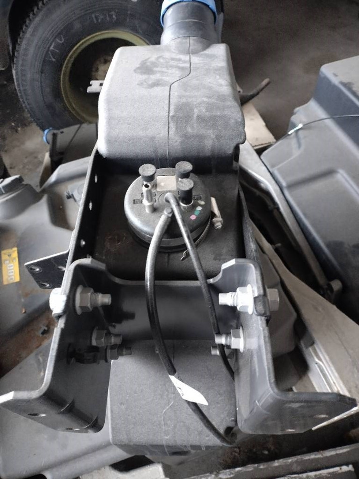 Volvo Adblue säiliö FL - Estrutura/ Châssis por Camião: foto 2 Volvo Adblue säiliö FL - Estrutura/ Châssis por Camião: foto 2