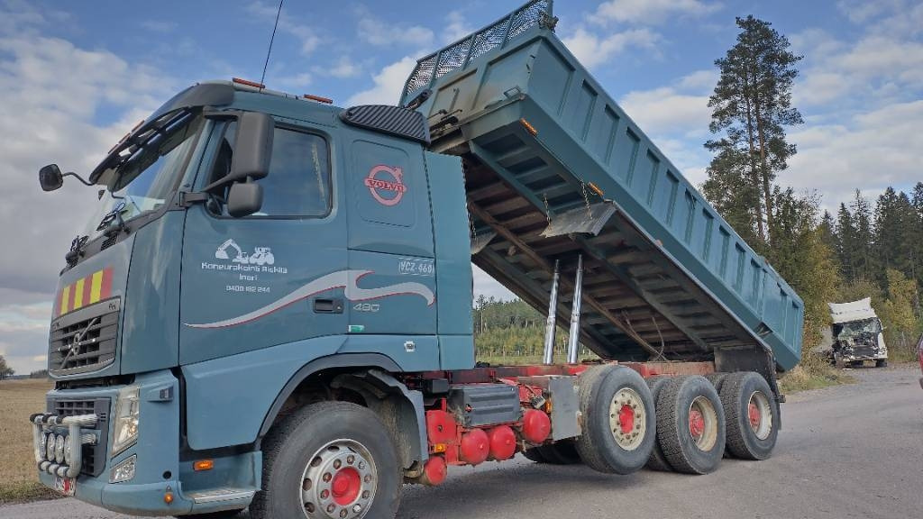 Volvo FH13 8x4 autom.kasettilava - Camião basculante: foto 3 Volvo FH13 8x4 autom.kasettilava - Camião basculante: foto 3