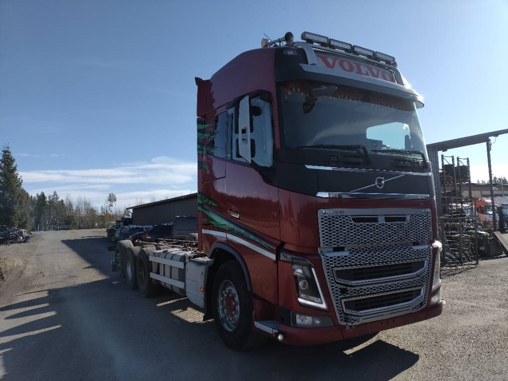 Volvo FH750 8x4 alusta - Camião chassi: foto 2 Volvo FH750 8x4 alusta - Camião chassi: foto 2
