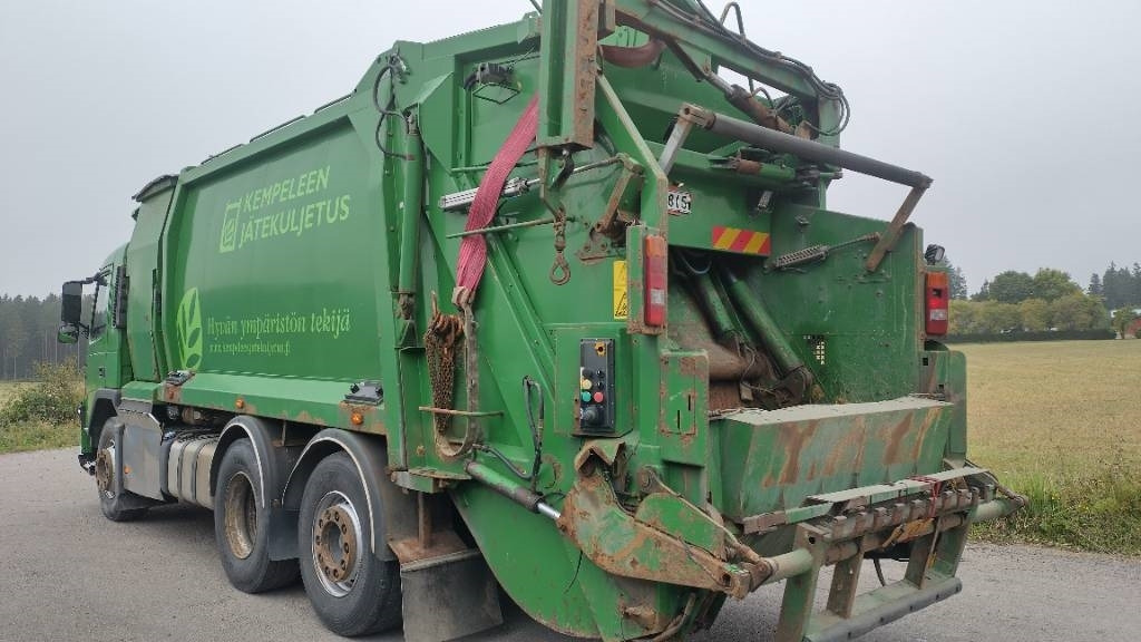 Volvo FM9 6x2 pakkaaja +nostin +etukippo - Caminhão de lixo: foto 5 Volvo FM9 6x2 pakkaaja +nostin +etukippo - Caminhão de lixo: foto 5