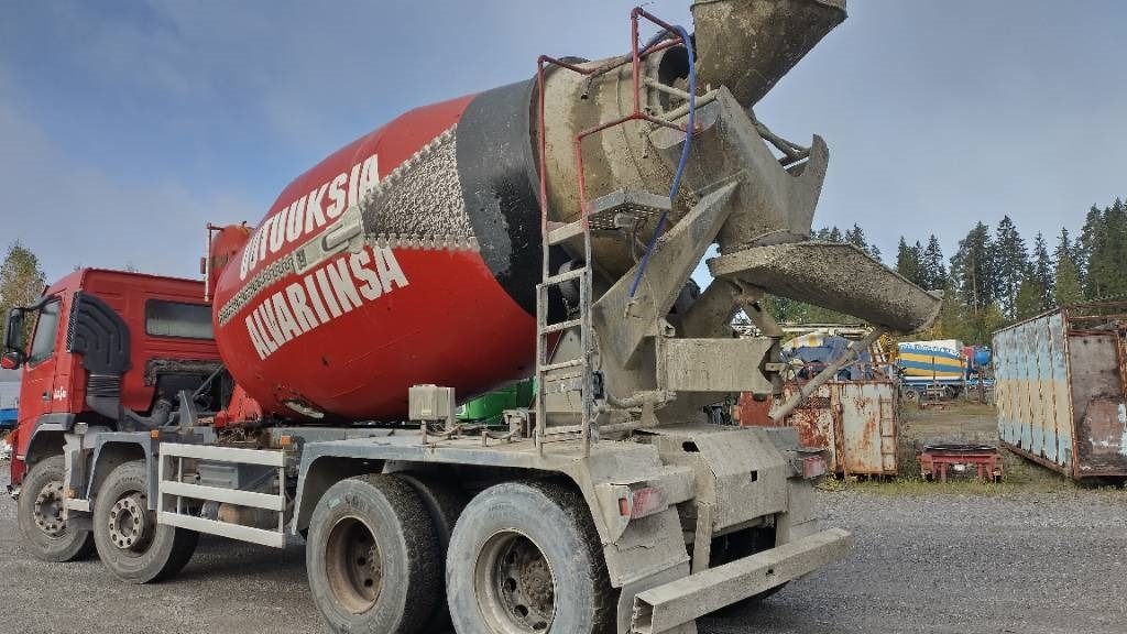 Volvo FM9 8x4 full steel,manual, mixer - Caminhão tanque: foto 3 Volvo FM9 8x4 full steel,manual, mixer - Caminhão tanque: foto 3