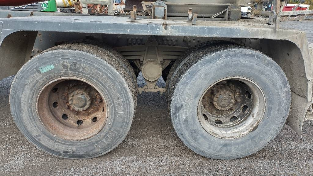 Volvo FM9 8x4 full steel,manual, mixer - Caminhão tanque: foto 5 Volvo FM9 8x4 full steel,manual, mixer - Caminhão tanque: foto 5