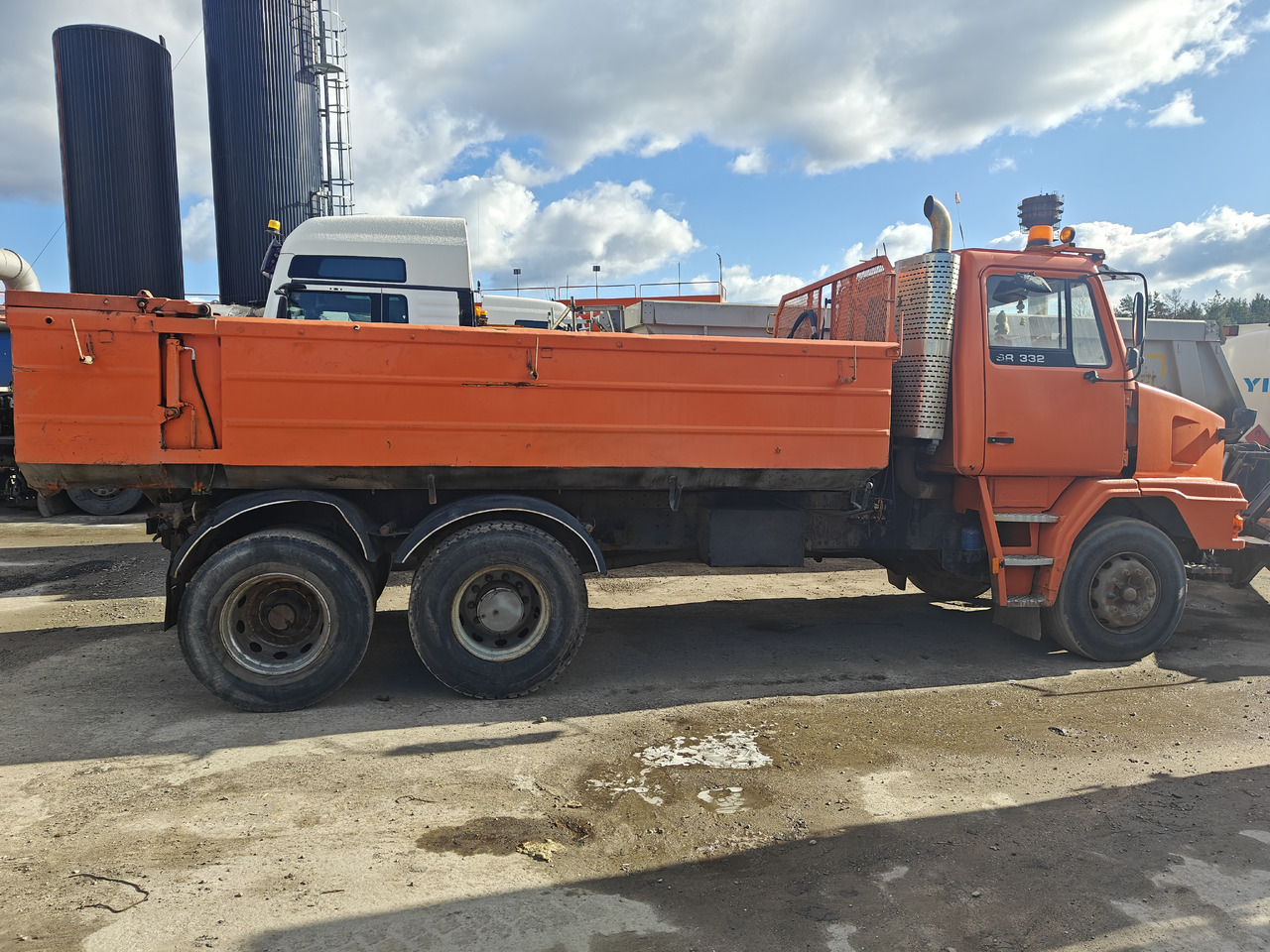 SISU SR 332 - Camião basculante: foto 1 SISU SR 332 - Camião basculante: foto 1