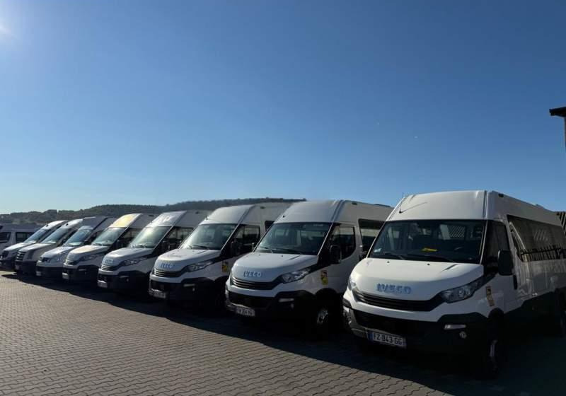 Minibus, Furgão de passageiros Iveco DAILY / CRAFTER / SPRINTER / WING / 23 MIEJSCA: foto 1