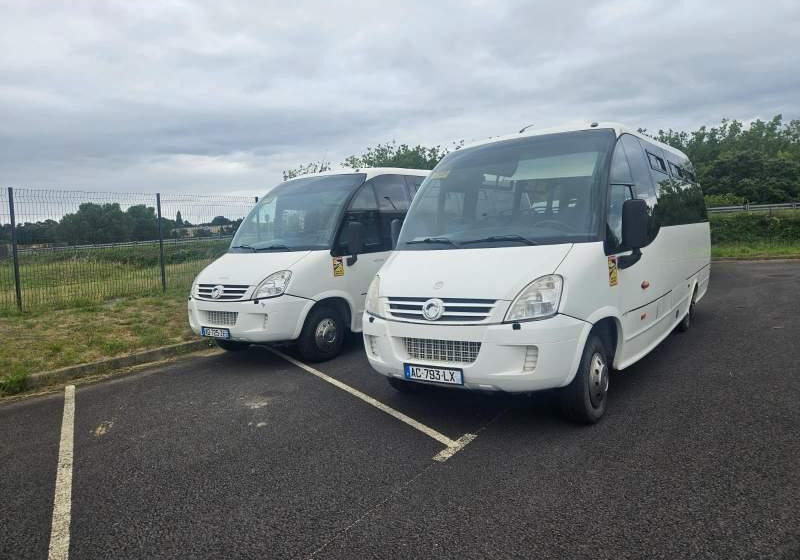 Iveco WING / SPROWADZONY/ 34 MIEJSCA/ MANUAL - Minibus, Furgão de passageiros: foto 1 Iveco WING / SPROWADZONY/ 34 MIEJSCA/ MANUAL - Minibus, Furgão de passageiros: foto 1