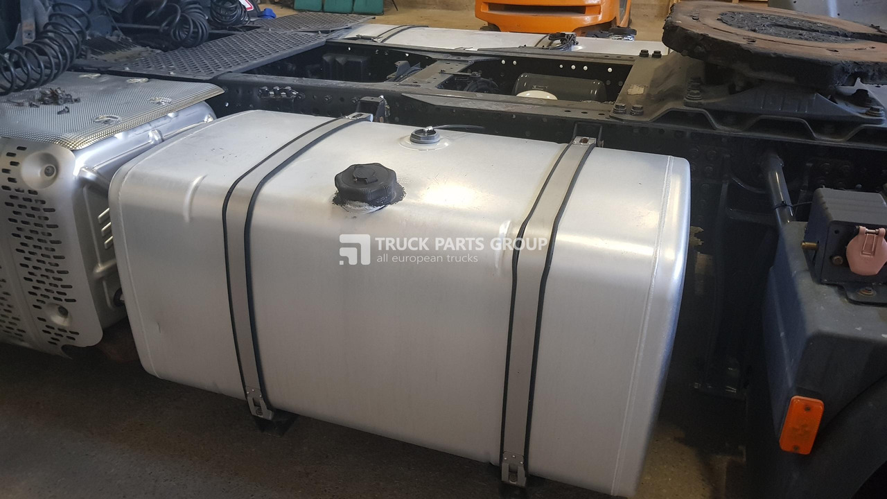 IVECO IVECO STRALIS EURO6 emission fuel tanks, reservoirs with mountings brackets 700l + 480l left + right fuel tanks set 5801312015, 41042847 - Tanque de combustível por Camião: foto 4 IVECO IVECO STRALIS EURO6 emission fuel tanks, reservoirs with mountings brackets 700l + 480l left + right fuel tanks set 5801312015, 41042847 - Tanque de combustível por Camião: foto 4