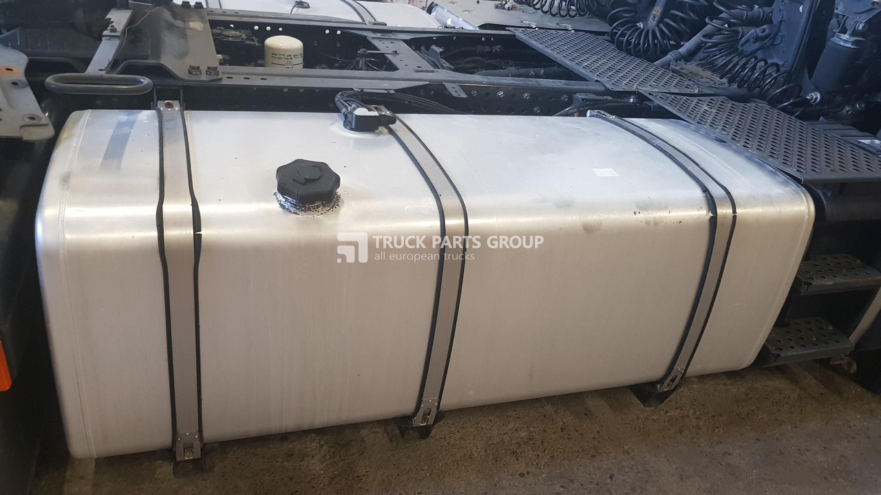 IVECO IVECO STRALIS EURO6 emission fuel tanks, reservoirs with mountings brackets 700l + 480l left + right fuel tanks set 5801312015, 41042847 - Tanque de combustível por Camião: foto 1 IVECO IVECO STRALIS EURO6 emission fuel tanks, reservoirs with mountings brackets 700l + 480l left + right fuel tanks set 5801312015, 41042847 - Tanque de combustível por Camião: foto 1