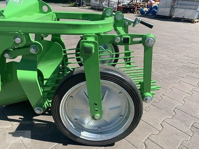 BOMET Kartoffelroder Bomet Z655/1 Kartoffel Roder Heckauswurf NEU - Máquina para batata: foto 4 BOMET Kartoffelroder Bomet Z655/1 Kartoffel Roder Heckauswurf NEU - Máquina para batata: foto 4