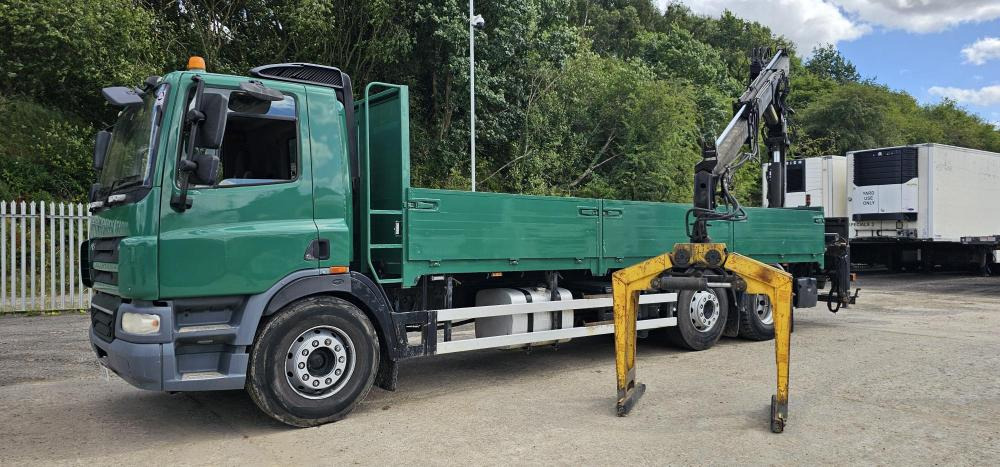 Daf cf 310 Cf 310 brick crane - Camião de caixa aberta/ Plataforma, Camião grua: foto 1 Daf cf 310 Cf 310 brick crane - Camião de caixa aberta/ Plataforma, Camião grua: foto 1