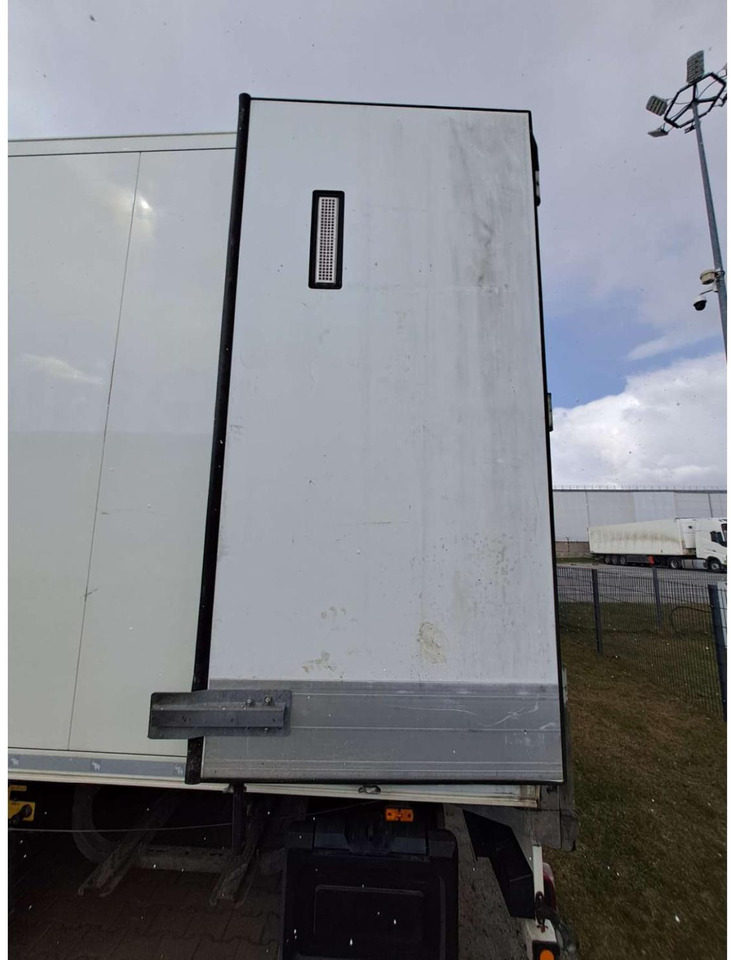 2019/2020 Schmitz Cargobull SKO FP 60 ThermoKing SLXi 300 - Semi-reboque frigorífico: foto 3 2019/2020 Schmitz Cargobull SKO FP 60 ThermoKing SLXi 300 - Semi-reboque frigorífico: foto 3