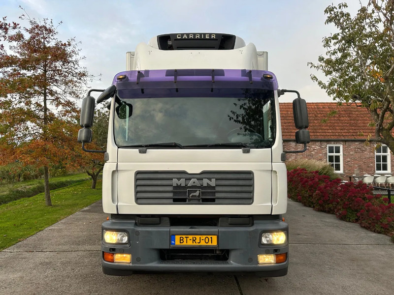 MAN TGM 18.280 / NL TRUCK / EURO 4 / CLIMA / DOORS+LIFT+SIDE DOOR / CARRIER FRIGO (print broken!) - Camião frigorífico: foto 2 MAN TGM 18.280 / NL TRUCK / EURO 4 / CLIMA / DOORS+LIFT+SIDE DOOR / CARRIER FRIGO (print broken!) - Camião frigorífico: foto 2