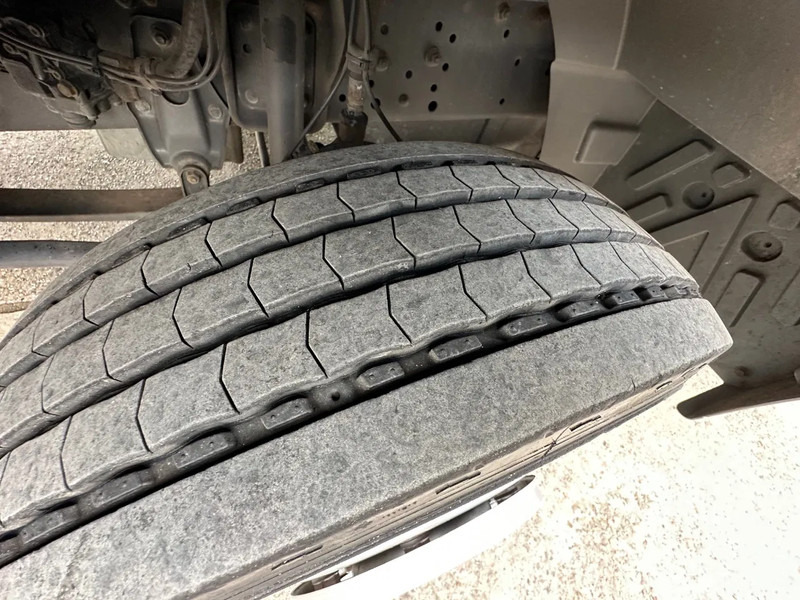 Mercedes-Benz Atego 815 / NL TRUCK / EURO 2 / BOX + LIFT / LOW KM / GOOD CONDITION / 7,5t - Camião furgão: foto 5 Mercedes-Benz Atego 815 / NL TRUCK / EURO 2 / BOX + LIFT / LOW KM / GOOD CONDITION / 7,5t - Camião furgão: foto 5