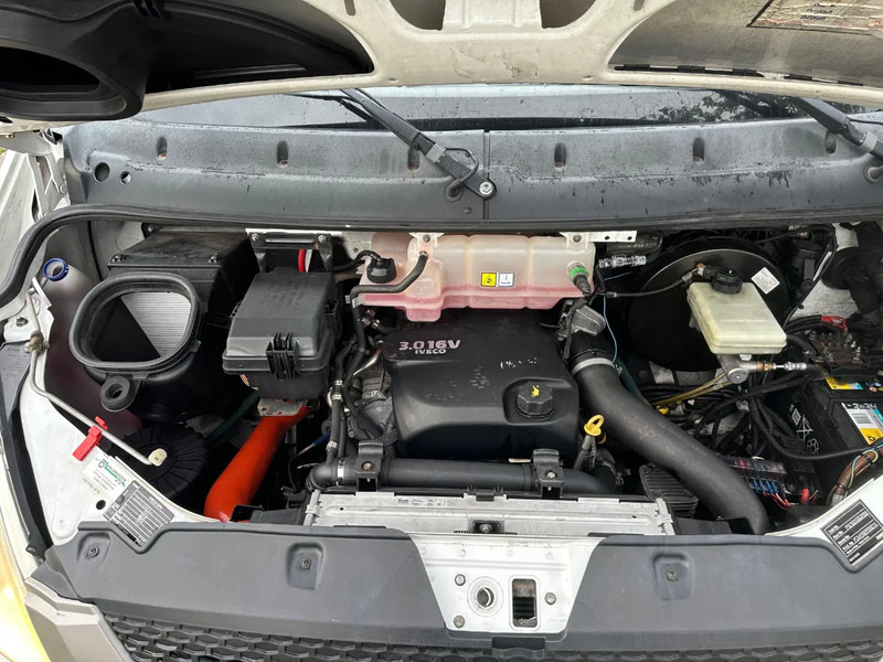 Iveco Daily 35C17 BE TREKKER 12T COMBI MET VELDHUIZEN SDO TRAILER 2008 / EURO 5 / 3 PERS. - Tractor: foto 4 Iveco Daily 35C17 BE TREKKER 12T COMBI MET VELDHUIZEN SDO TRAILER 2008 / EURO 5 / 3 PERS. - Tractor: foto 4