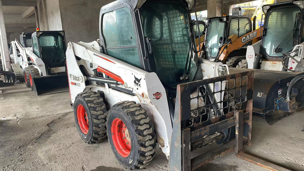 BOBCAT S550 - Ferramenta/ Equipamento: foto 1 BOBCAT S550 - Ferramenta/ Equipamento: foto 1