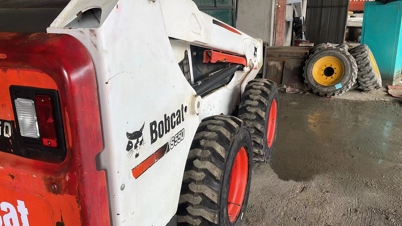 BOBCAT S550 - Ferramenta/ Equipamento: foto 2 BOBCAT S550 - Ferramenta/ Equipamento: foto 2