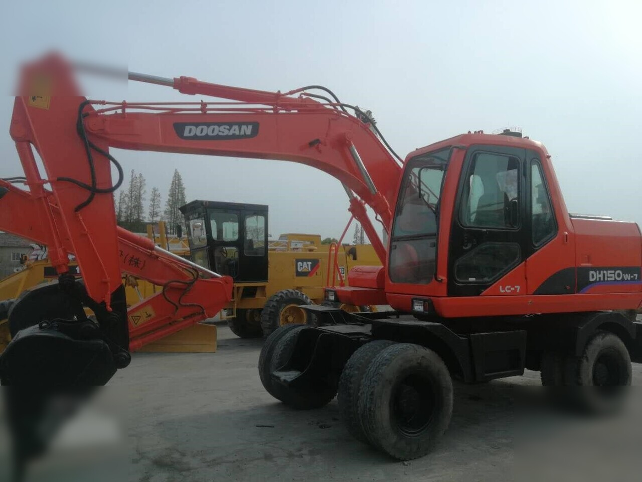 DOOSAN DH150W-7 - Escavadeira de rodas: foto 1 DOOSAN DH150W-7 - Escavadeira de rodas: foto 1