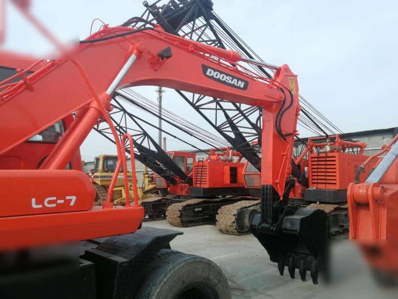 DOOSAN DH150W-7 - Escavadeira de rodas: foto 2 DOOSAN DH150W-7 - Escavadeira de rodas: foto 2
