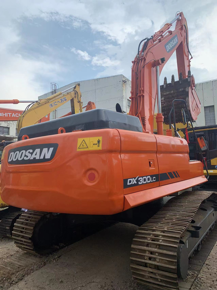 DOOSAN DX300LC - Escavadora de rastos: foto 2 DOOSAN DX300LC - Escavadora de rastos: foto 2
