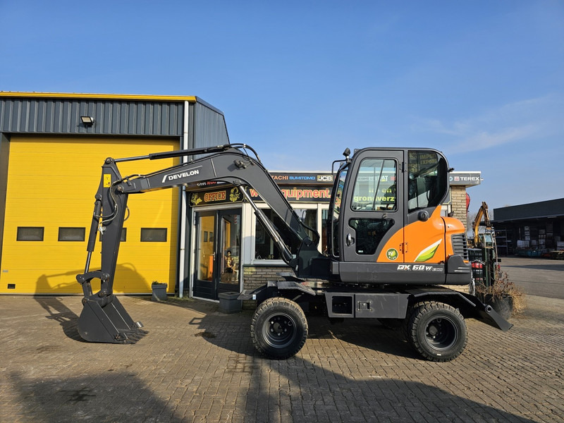 Develon DX60WN ECO-1 - Escavadeira de rodas: foto 1 Develon DX60WN ECO-1 - Escavadeira de rodas: foto 1