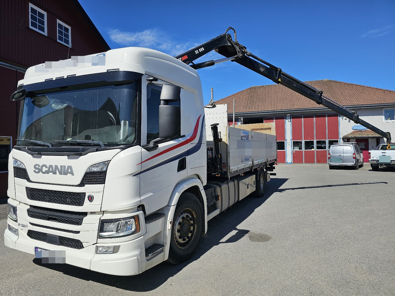 Scania P320 - Camião de caixa aberta/ Plataforma, Camião grua: foto 1 Scania P320 - Camião de caixa aberta/ Plataforma, Camião grua: foto 1