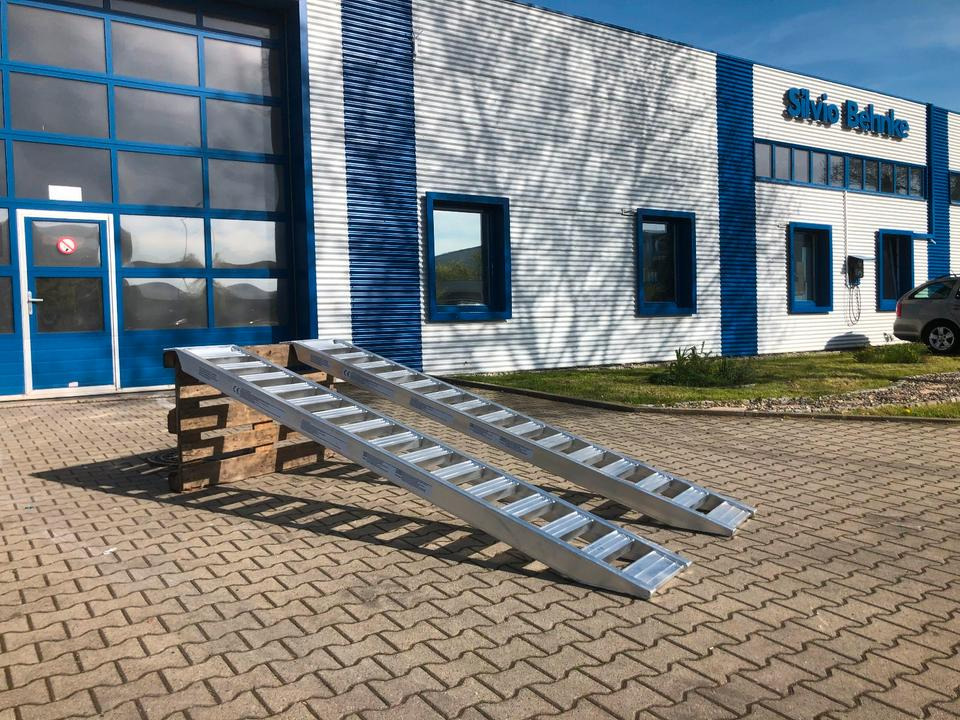 Alurampen Satz 3,50m 4000KG Minibagger Minilader Quad Auffahrrampe *INKL.19% MWST* - Rampa de carregamento: foto 4 Alurampen Satz 3,50m 4000KG Minibagger Minilader Quad Auffahrrampe *INKL.19% MWST* - Rampa de carregamento: foto 4