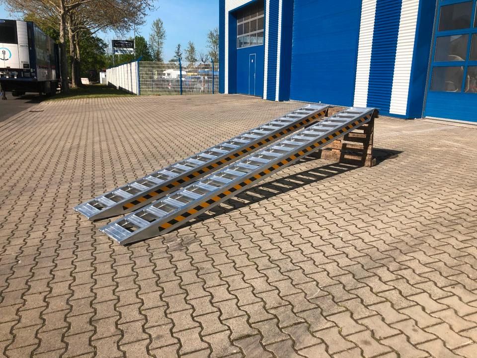 Alurampen Satz 4m 4000KG Minibagger Minilader Quad Auffahrrampe *INKL.19% MWST* - Rampa de carregamento: foto 1 Alurampen Satz 4m 4000KG Minibagger Minilader Quad Auffahrrampe *INKL.19% MWST* - Rampa de carregamento: foto 1