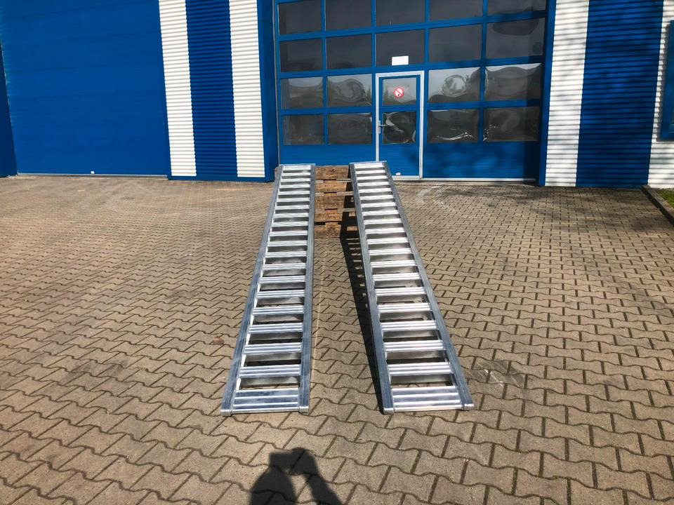 Alurampen Satz 4m 4000KG Minibagger Minilader Quad Auffahrrampe *INKL.19% MWST* - Rampa de carregamento: foto 3 Alurampen Satz 4m 4000KG Minibagger Minilader Quad Auffahrrampe *INKL.19% MWST* - Rampa de carregamento: foto 3