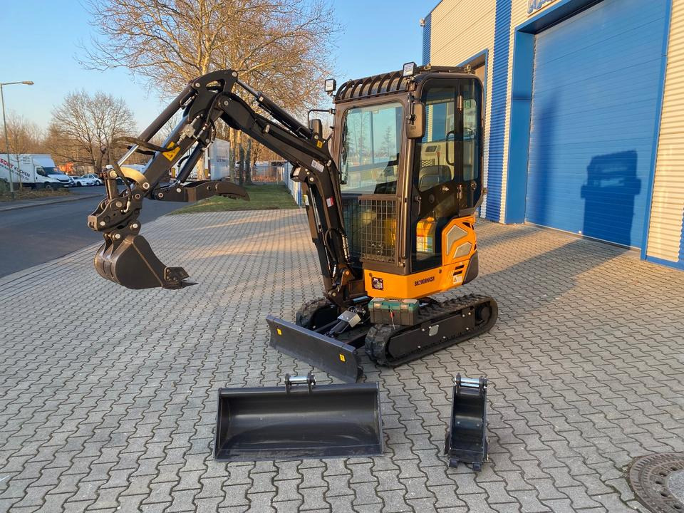 Minibagger BK2000NKSR inkl. Schaufelpaket *INKL.19% MWST*BERGER KRAUS*KUBOTA* KLIMA*SCHWENKARM*VERSTELLFAHRWERK* - Mini escavadeira: foto 1 Minibagger BK2000NKSR inkl. Schaufelpaket *INKL.19% MWST*BERGER KRAUS*KUBOTA* KLIMA*SCHWENKARM*VERSTELLFAHRWERK* - Mini escavadeira: foto 1