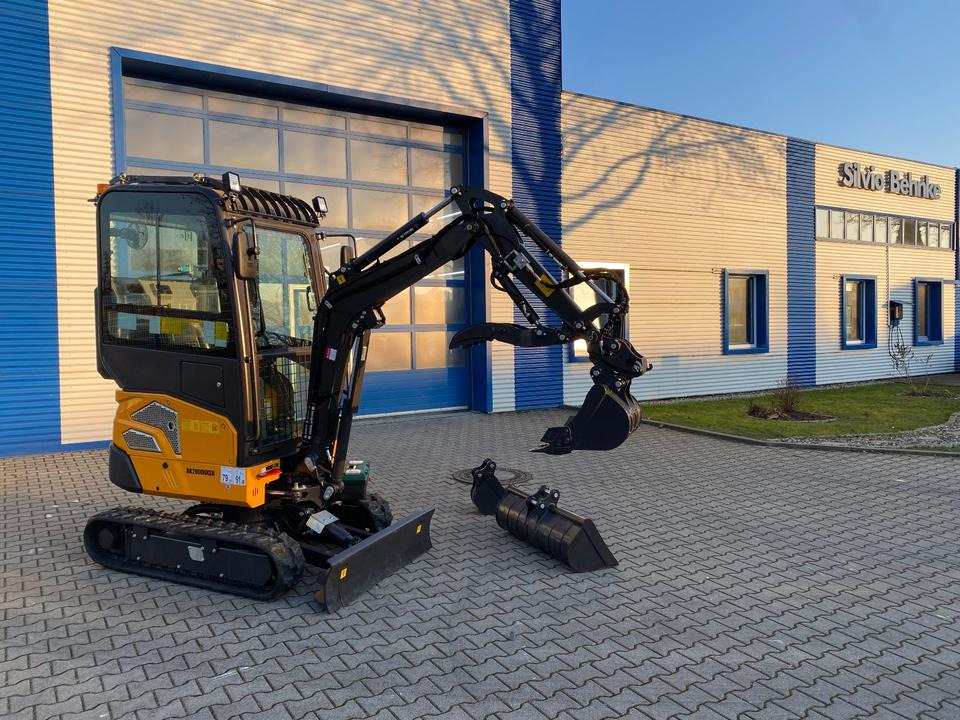 Minibagger BK2000NKSR inkl. Schaufelpaket *INKL.19% MWST*BERGER KRAUS*KUBOTA* KLIMA*SCHWENKARM*VERSTELLFAHRWERK* - Mini escavadeira: foto 4 Minibagger BK2000NKSR inkl. Schaufelpaket *INKL.19% MWST*BERGER KRAUS*KUBOTA* KLIMA*SCHWENKARM*VERSTELLFAHRWERK* - Mini escavadeira: foto 4