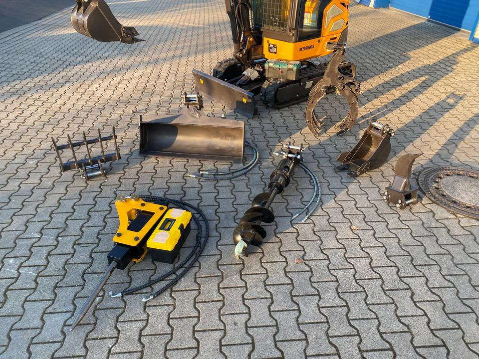 Minibagger BK2000NKSR inkl. Zubehörpaket *INKL.19% MWST*BERGER KRAUS*KUBOTA* KLIMA*SCHWENKARM*VERSTELLFAHRWERK* - Mini escavadeira: foto 3 Minibagger BK2000NKSR inkl. Zubehörpaket *INKL.19% MWST*BERGER KRAUS*KUBOTA* KLIMA*SCHWENKARM*VERSTELLFAHRWERK* - Mini escavadeira: foto 3