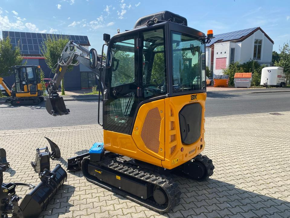 Minibagger BK2800ASR inkl. Zubehörpaket *INKL.19% MWST*BERGER KRAUS*KUBOTA*SCHWENKARM* VERSTELLFAHRWERK*KLIMA* - Mini escavadeira: foto 4 Minibagger BK2800ASR inkl. Zubehörpaket *INKL.19% MWST*BERGER KRAUS*KUBOTA*SCHWENKARM* VERSTELLFAHRWERK*KLIMA* - Mini escavadeira: foto 4